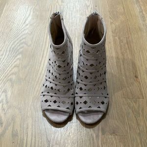 MICHAEL Michael Kors Women’s Tan Suede Leather Open Toed Uma Wedges Sandals